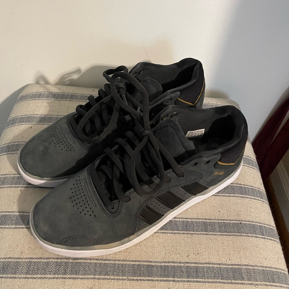 Tyshawn adidas men’s 9